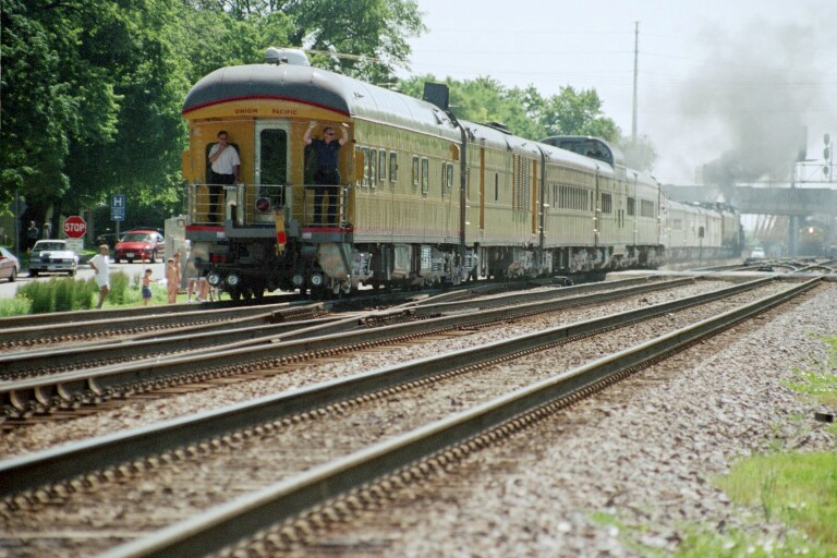 Union Pacific 3985 at Elmhurst, IL